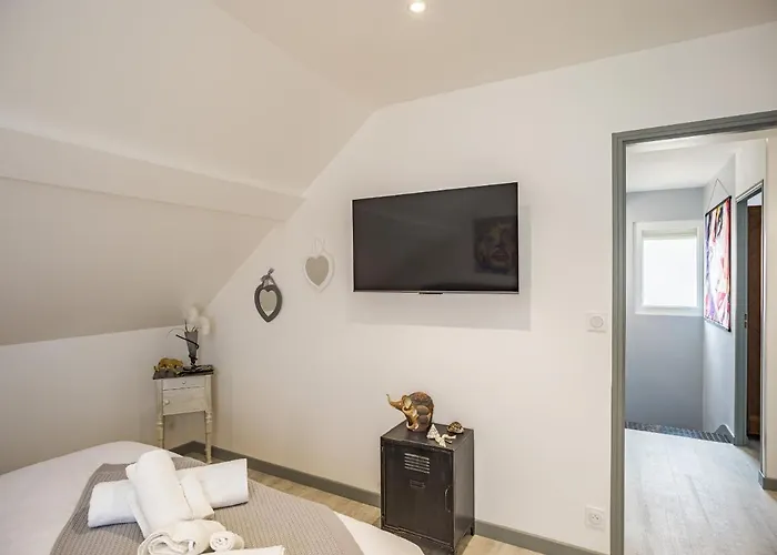 Le Flamboyant - Confort & Rarete - Premium Apartment Saint-Andre-les-Vergers